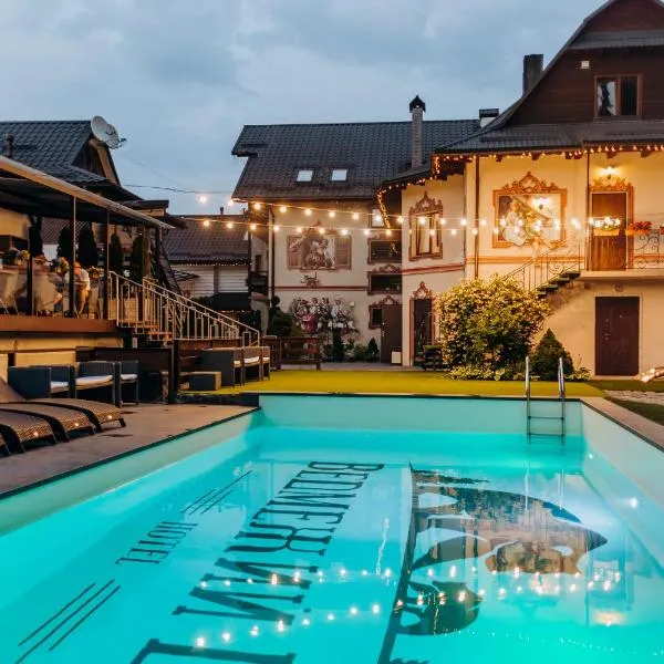 Hotel Vedmezhyi Dvir، فندق في بوكوفِل