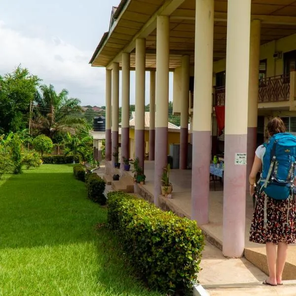 Sign of Silence Hostel, hotel sa Abuakwa