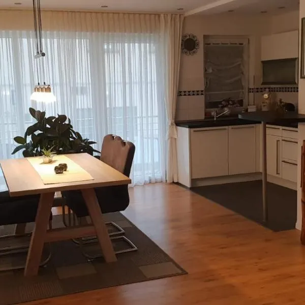 Hochwertige 85qm-Wohnung in Wuppertal-Vohwinkel, hotel in Wuppertal