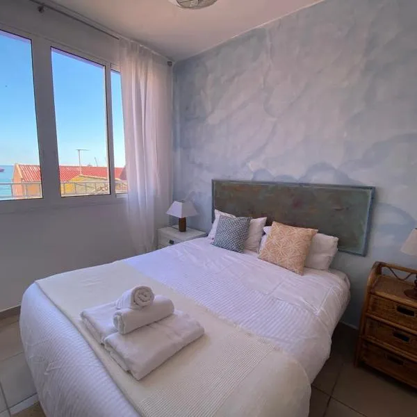 2BR with beachviews 1 min walking from the sea, hotel in Gibraltar