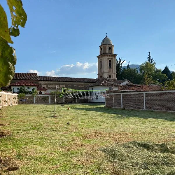 Cabaña con excelente ubicación y zona verde., hotel in Iza