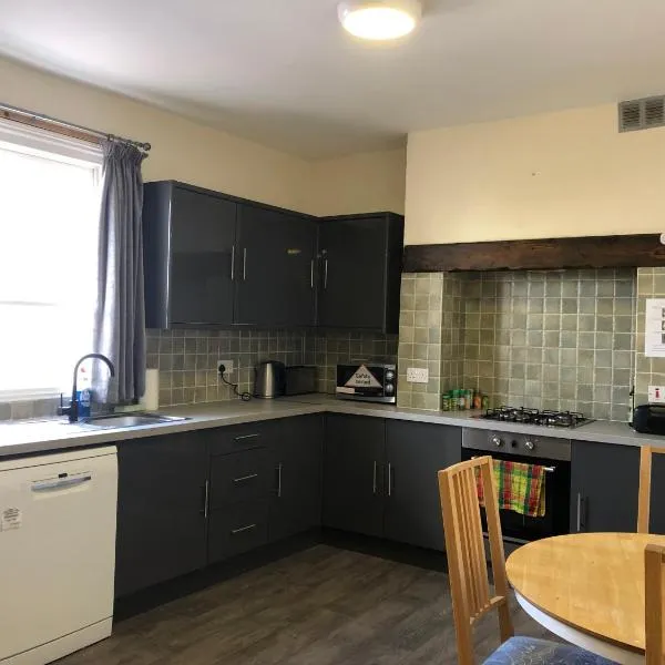 Comfortable Home away from Home, town centre, free parking,multiple Rooms, hotel v destinaci Cheltenham