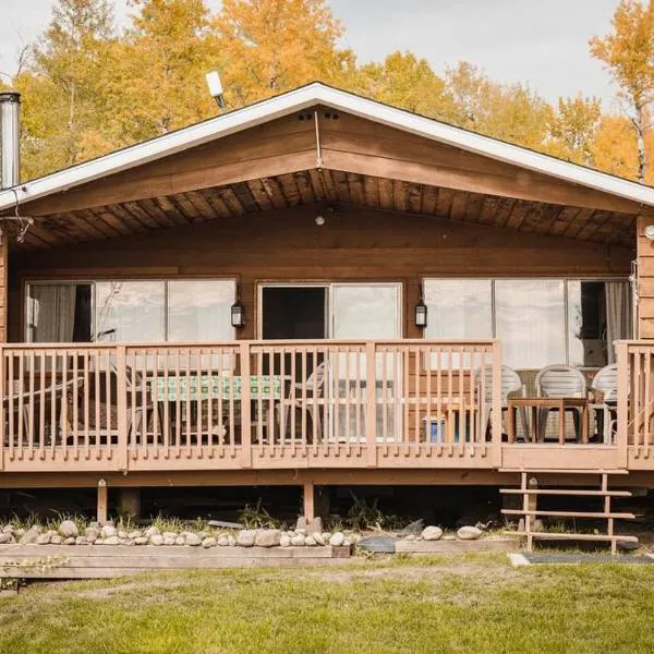 Cozy lake cottage, hotell i Wabamun