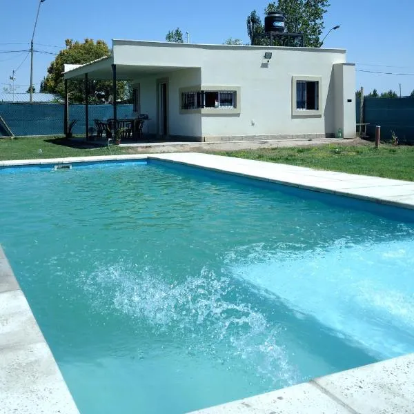 Casa con piscina, hotel in Fray Luis Beltrán