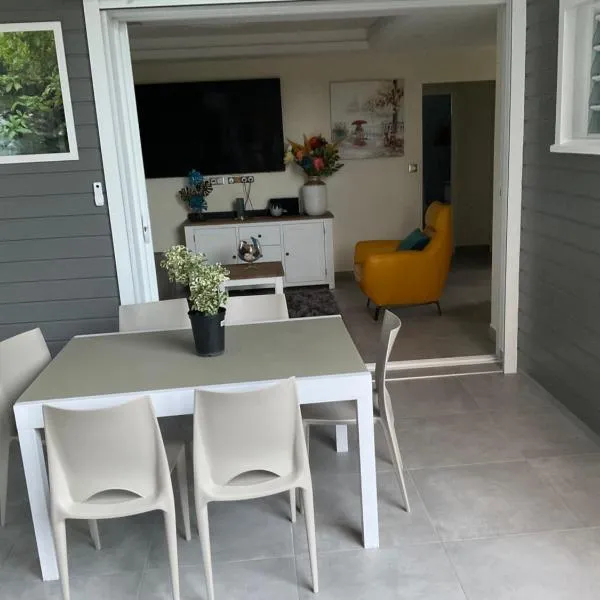 LES NUITS GALANTES VILLA PETREA PISCINE PRIVÉE, hotel v destinaci Saint-François