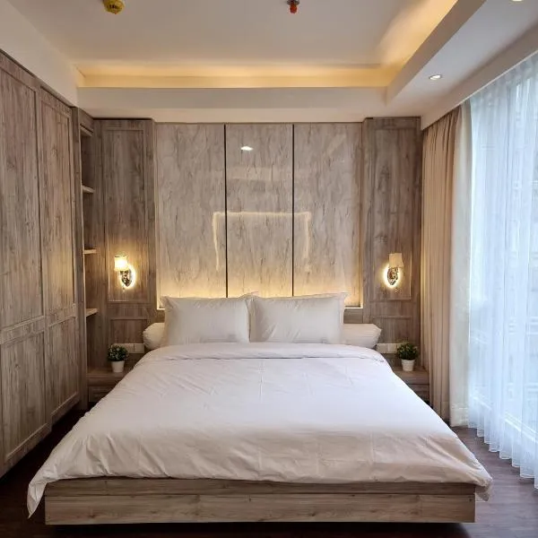 New! Luxury Landmark Residence Apartment 2+1BR 96m, hotel v destinaci Bandung