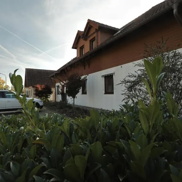 Pension Zum Paradies, Hotel in Harthausen