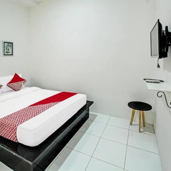 Super OYO 92433 Sirih Gading Family Guest House, hotel di Tulungagung