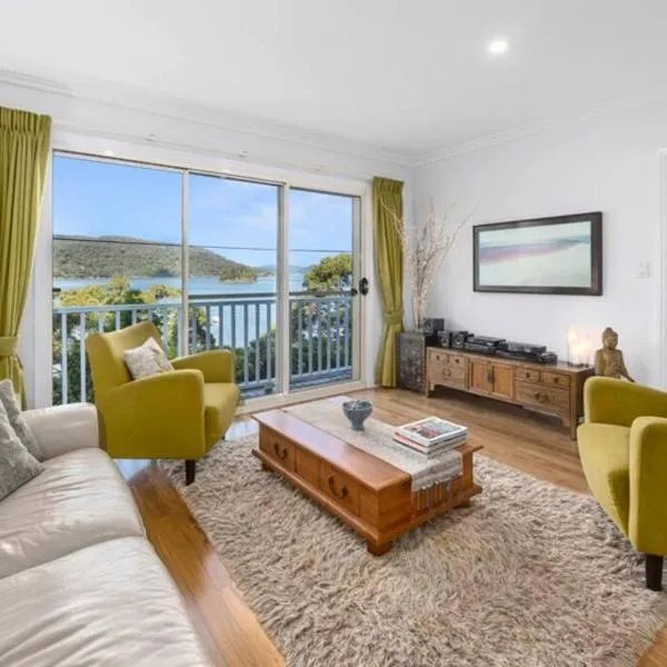 Cosy Cottage Above the Hawkesbury w/ Jetty, hotel i Wisemans Ferry