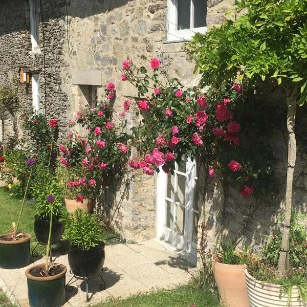 Chez Thomas 7 Route du Monde Ancien, hotel v destinaci Saint-Georges-dʼAunay