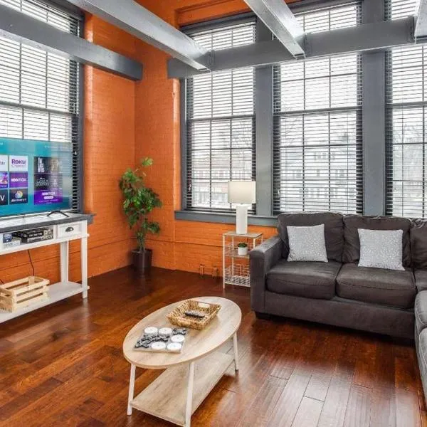 Centric Modern Loft w/ King Beds, hotel v destinaci Rochester