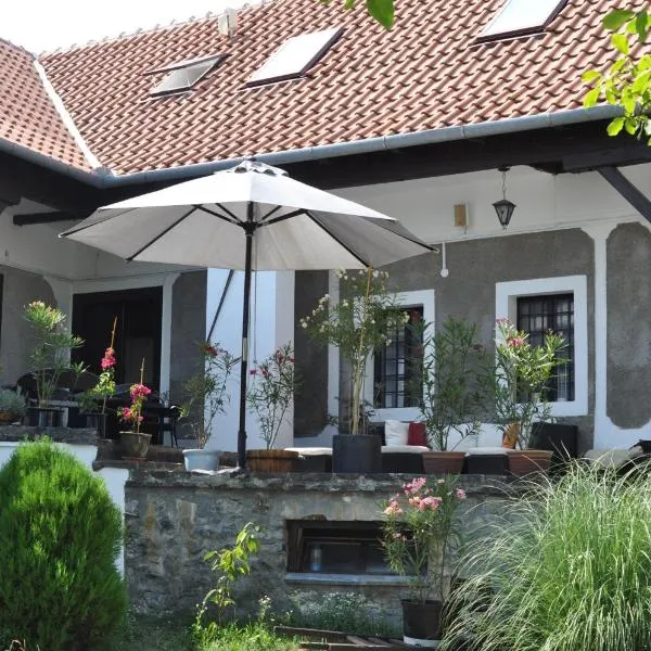 Óbester Panzió, hotel v destinaci Badacsonytomaj