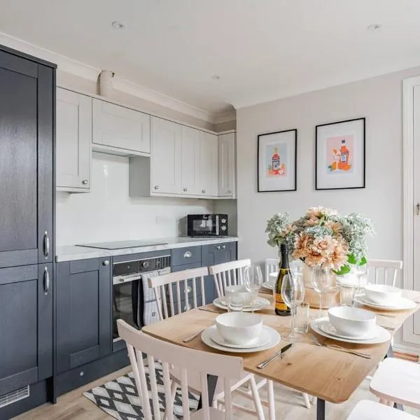 Family & pet Friendly, Stylish & Spacious Beach House, hotel in Gorleston-on-Sea