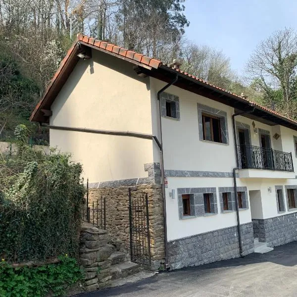 Casa Rural en Santa Cruz-Mieres, hotel en Bustiello