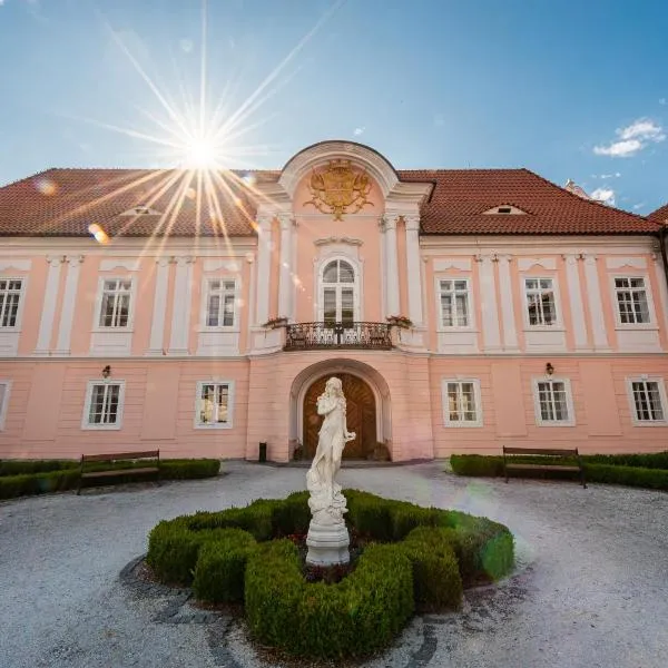 Zamek Hradek u Susice, hotel v Hrádku