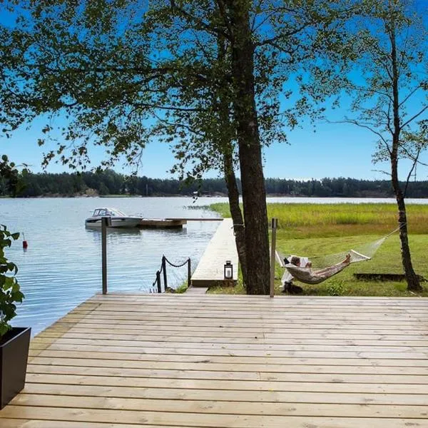 Villa Dyyni - South Facing - Seafront - Jacuzzi, hotel in Helsinki