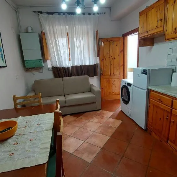 casa tata fino a 6 posti letto, хотел в Рокарасо