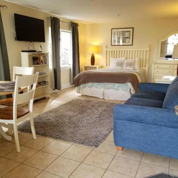 First floor comfort and convenience Sheepscot Harbour Studio #207, hotel in Edgecomb