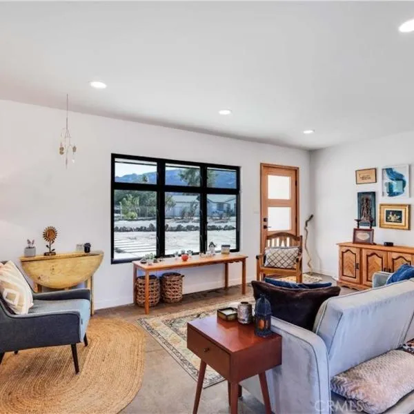 Cozy Fresh Desert Hideaway, 5 mins to Joshua Tree, hotel in Twentynine Palms