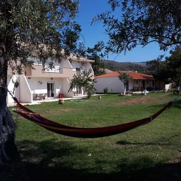 Studios Dimitraki, hotel in Skala Rachoniou