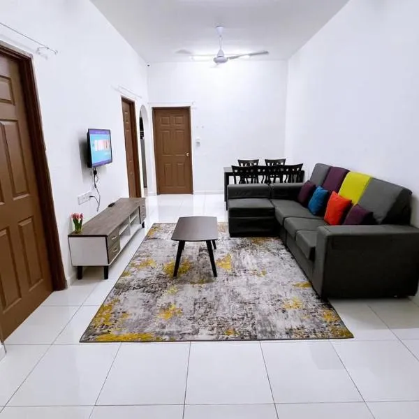 HomeSTAY PANGSAPURI SAMUDERA SERI MANJUNG LUMUT, hotel en Seri Manjung