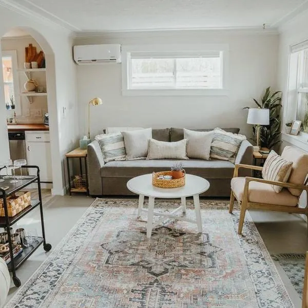 Charming Cuvée Cottage, 2 blocks to downtown!, hotel v destinaci Carlton