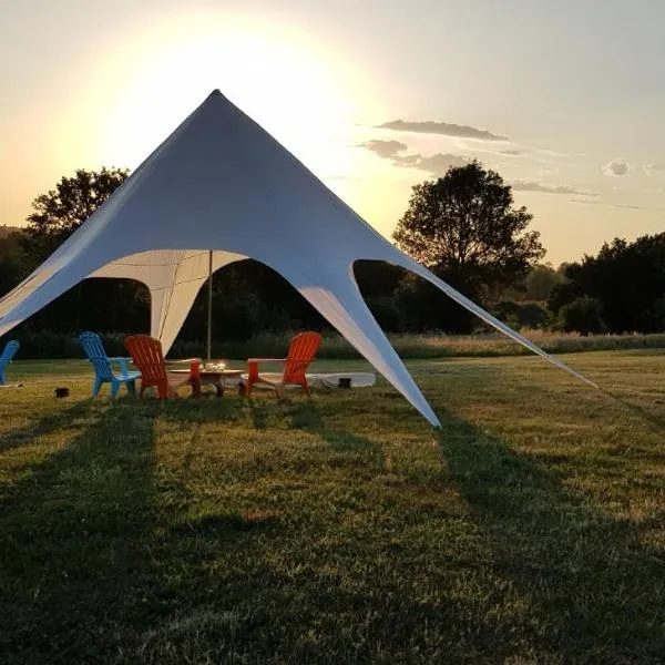 Camping La Petite Houmée, hotell i Les Forges