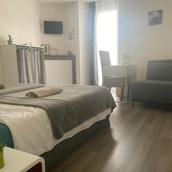 Gîte:"sur le chemin", hotel v destinácii Livinhac-le-Haut