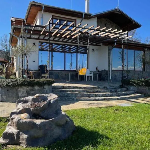 Vila Marina Ilkoni at Jrebchevo dam, hotel in Kriva Krusha