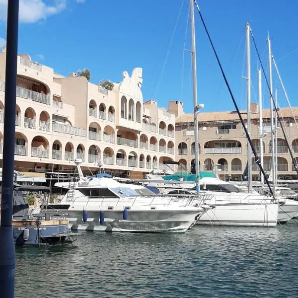 les îles d'or au port de Hyères grand studio climatisé, hotel v destinaci Hyères