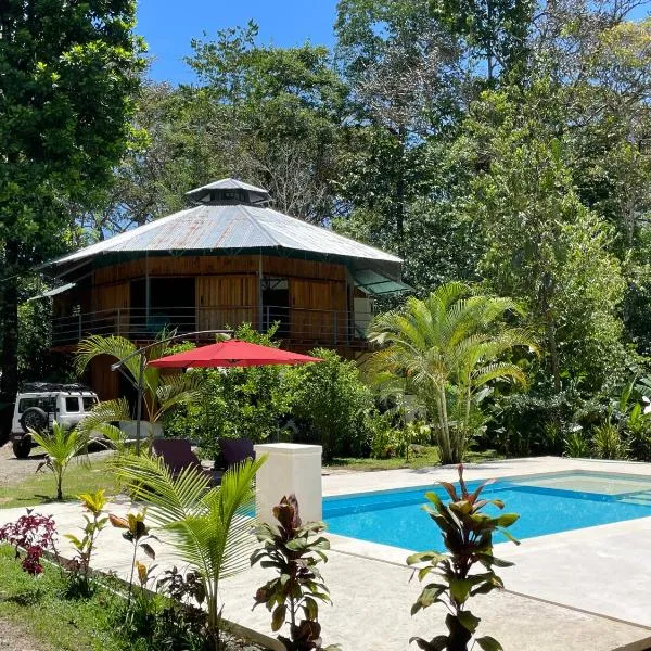 La Amapola Lodge, Bungalow en Península de Osa., hotel in Barrigones