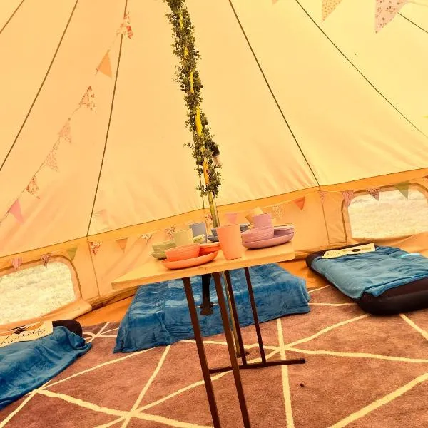 Dollys Den bell tent、セント・ジャストのホテル