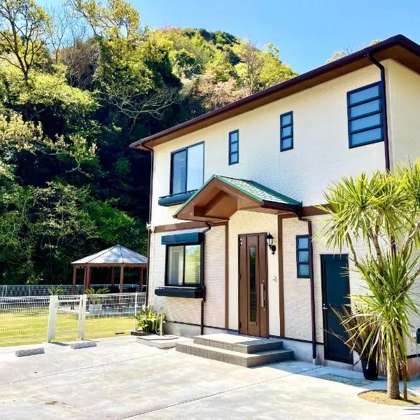 一棟貸別荘! Ohama Beach House & BBQ! 大浜海水浴場まで徒歩10分! Pets welcome!、下田市のホテル