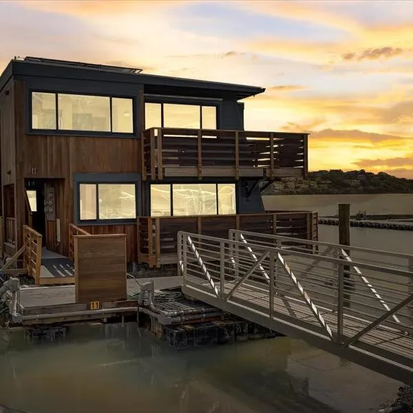 Floating Condos of Commodore 11, hotel in Mill Valley