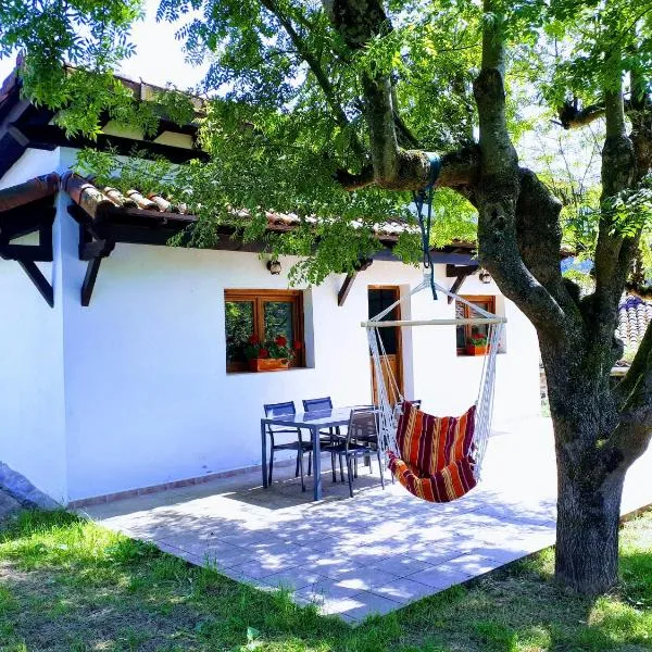 Casa de campo entre dos parques naturales, hotel in Artea