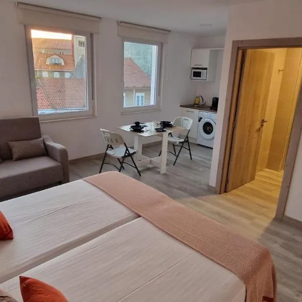 Estudios en Plaza Cabo da Vila centro Muxia, hotel en Muxía