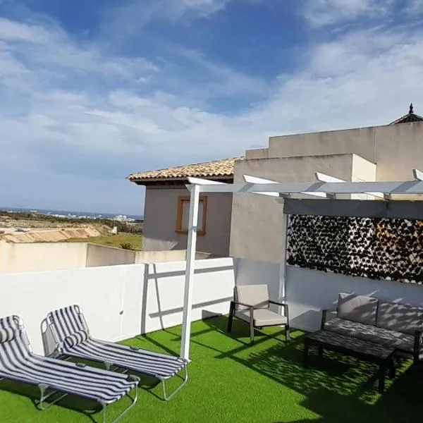 오리우엘라에 위치한 호텔 Lomas de Cabo Roig Top floor apartment with Sea View Airport Collection included T&C