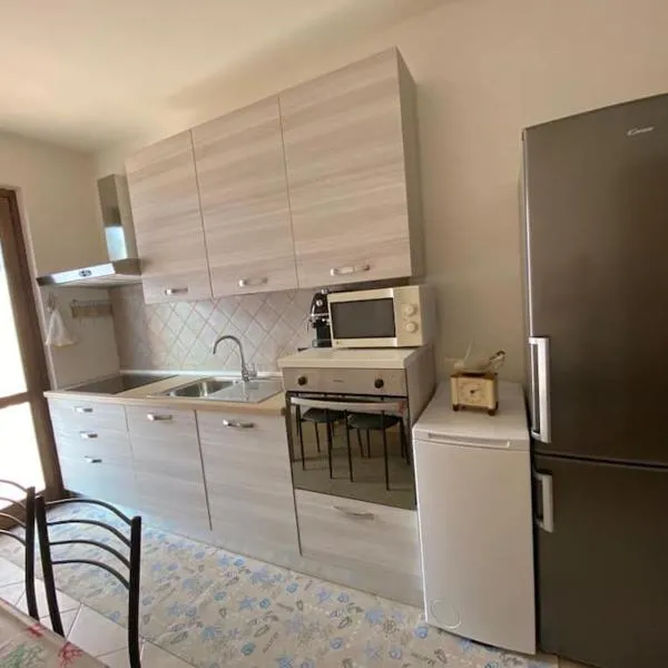Sardegna, new, very nice, Dudy's House, Valledoria, in Via Sassari 4: Valledoria'da bir otel