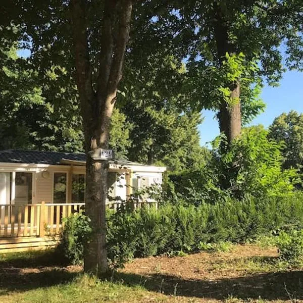 Bungalow climatisé dans un bel écrin de nature, hôtel à Saint-Chéron