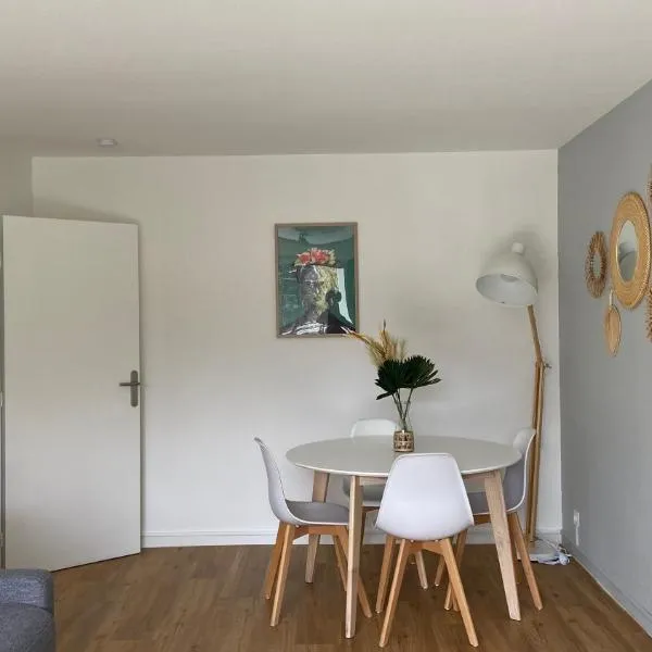 LE CYLIA, hotel u gradu Merinjak