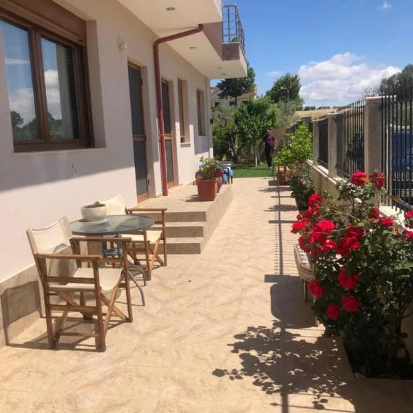 Gästehaus Dimitra, hotel v destinaci Paralia Dionysiou