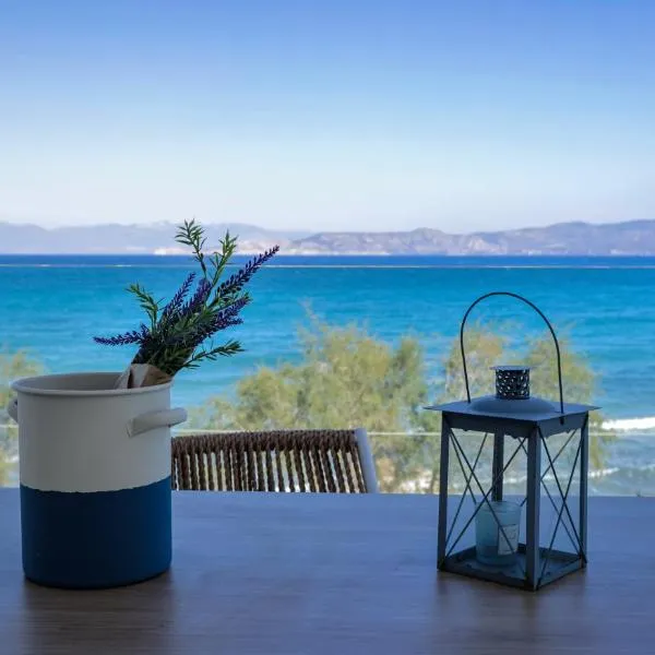 La Mer Bleue Beachfront Boutique Apartments, hotel em Vrachati