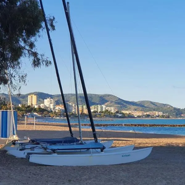 Incredible seafront with sunrise and sunset views, hotel v destinaci Benicàssim