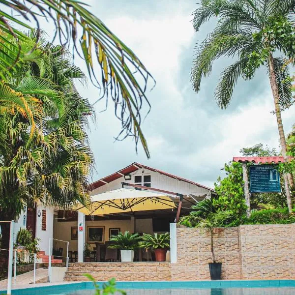 Albergue Turístico Gstir, khách sạn ở Pozuzo
