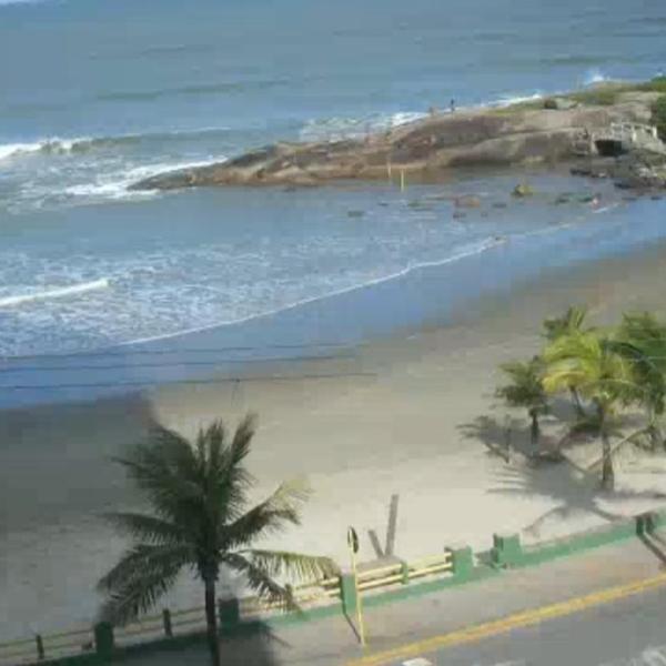 APARTAMENTO, ATÉ 4 PESSOAS,20 Metros da PRAIA do SONHO, PÉ NA AREIA,100 MB WI-FI