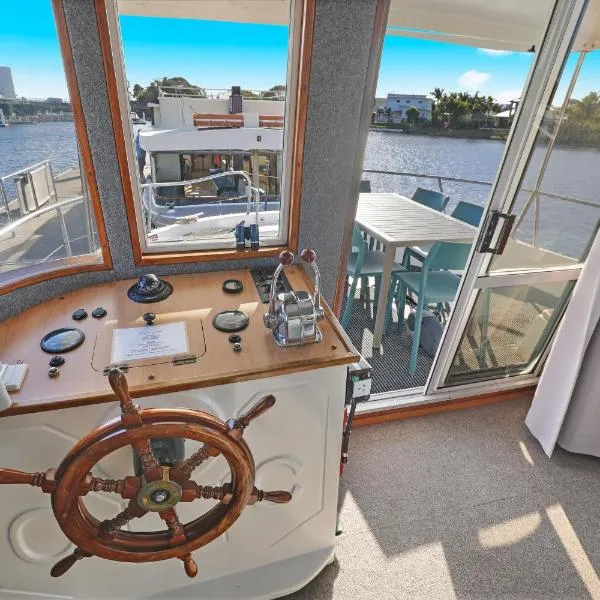 Caloundra Houseboats, hotel in Pelican Waters