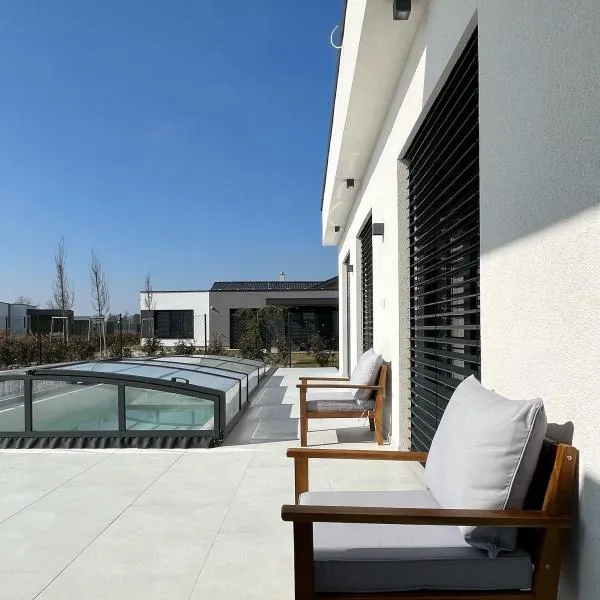 Golf Villa Stella s bazénom, hotel Királymajorban