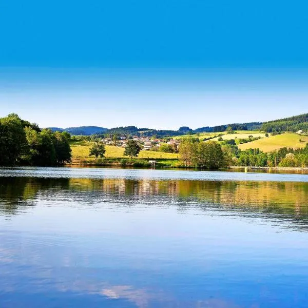 Camping Le Lac des Sapins, viešbutis mieste Saint-Bonnet-le-Troncy