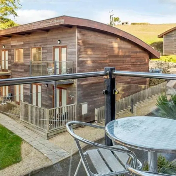 House 6 Goldcroft - Walk to Beach & Village, Pet-friendly & hottub, hotel u gradu Porthtowan