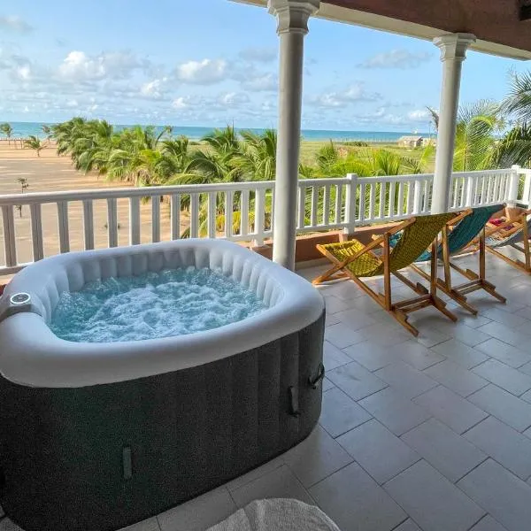 Spacious and cozy beachfront villa, hotel in Grand-Popo